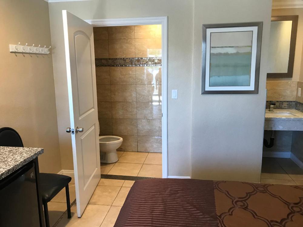 Stallion Motel — photo 13 of 23
